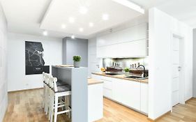 Apartament 27A